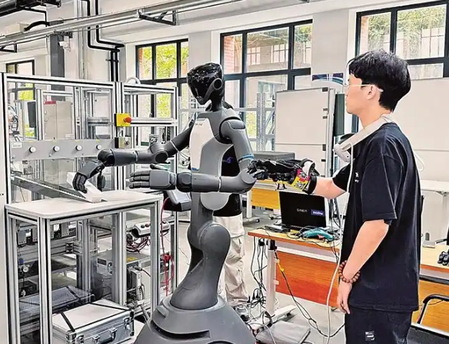 实践需求愈加教育供应侧与工业需求侧之