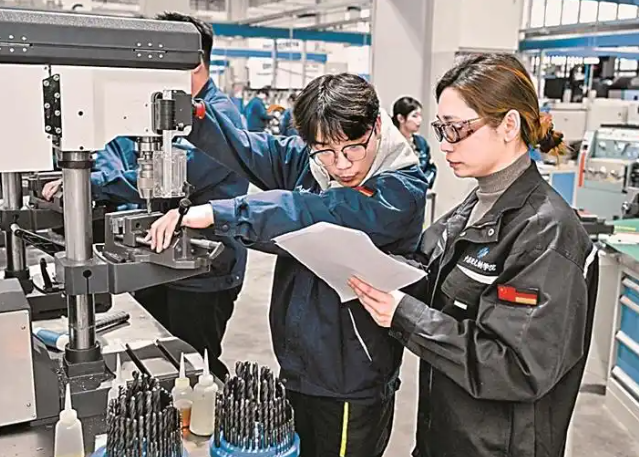 沿系统施行订单班定向班特色学徒制等多